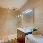 Апартаменты Stylish Central Cannes Apartment 2 Min From Beach