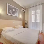 Апартаменты Stylish Central Cannes Apartment 2 Min From Beach Канны