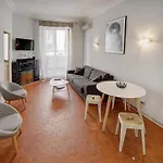 Апартаменты Stylish Central Cannes Apartment 2 Min From Beach Канны