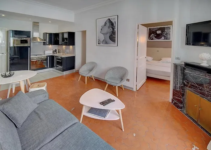 Stylish Central Cannes Apartment 2 Min From Beach Lägenhet