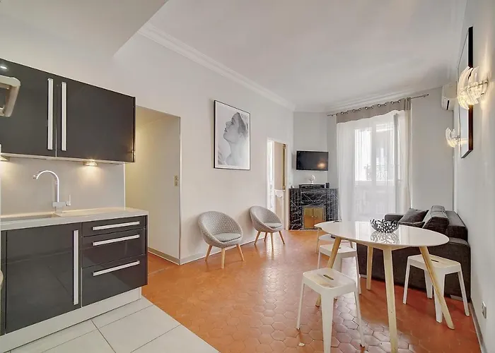 Stylish Central Cannes Apartment 2 Min From Beach *