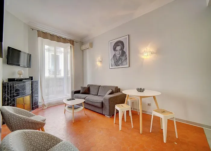 Stylish Central Cannes Apartment 2 Min From Beach Apartman Cannes