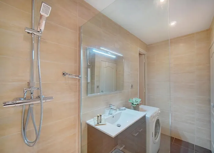 Stylish Central Cannes Apartment 2 Min From Beach