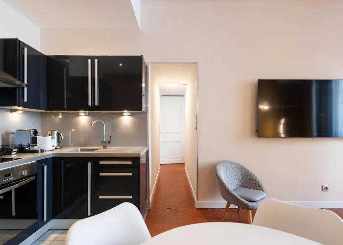 Stylish Central Cannes Apartment 2 Min From Beach Apartman *