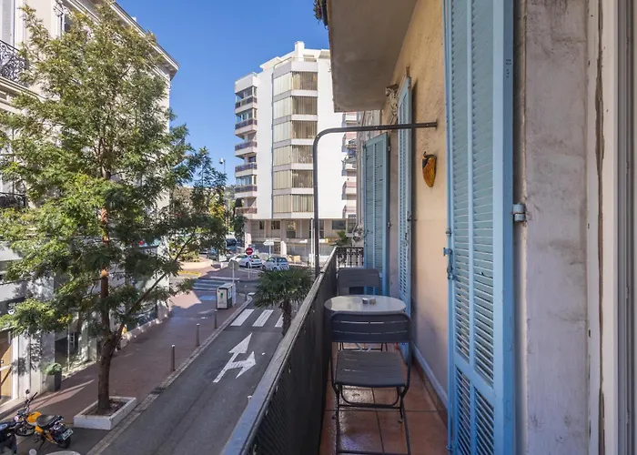 Stylish Central Cannes Apartment 2 Min From Beach *